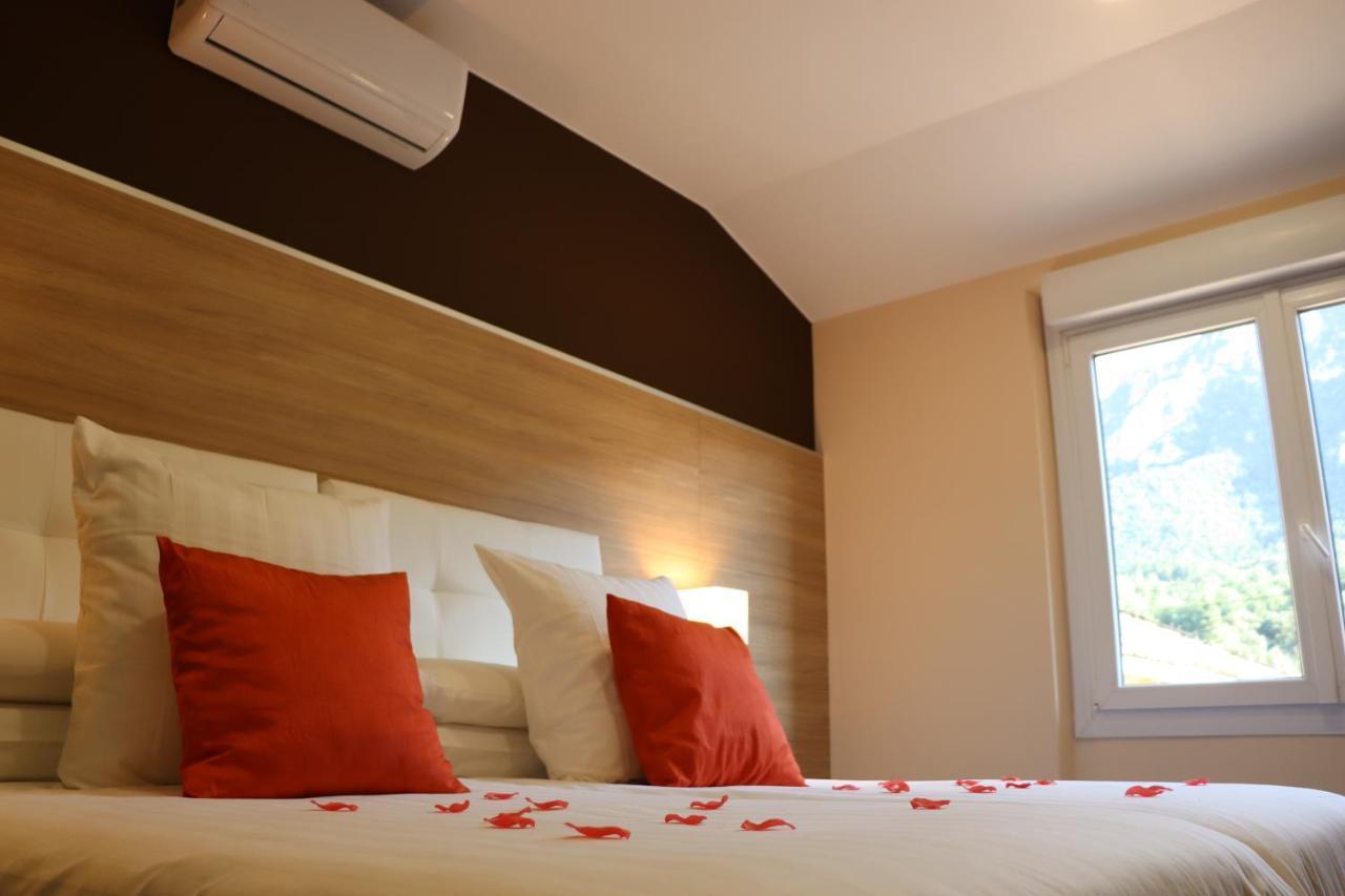 Hotel Restaurant Rose Des Pyrenees Belvianes-et-Cavirac ภายนอก รูปภาพ