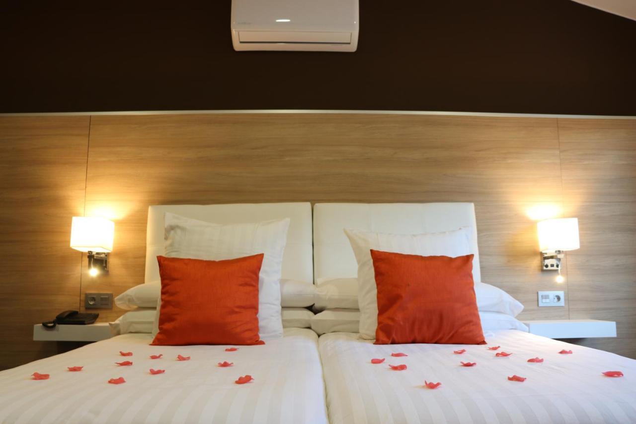 Hotel Restaurant Rose Des Pyrenees Belvianes-et-Cavirac ภายนอก รูปภาพ